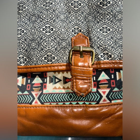 Aztec geometric, small saddle, Crossbody bag faux leather - Picture 3 of 12